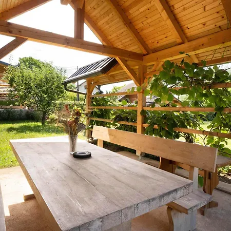 アパート & Pristov *