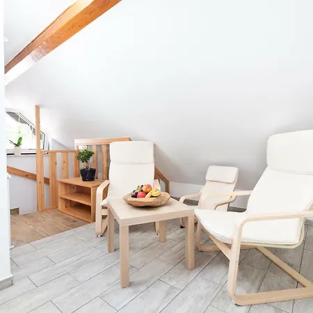 & Pristov Apartma Zirovnica