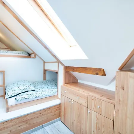 Apartma & Pristov Zirovnica