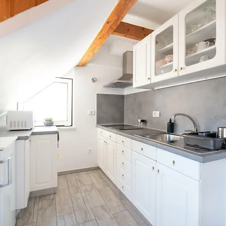 & Pristov Apartma Zirovnica