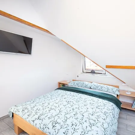 & Pristov Apartment *